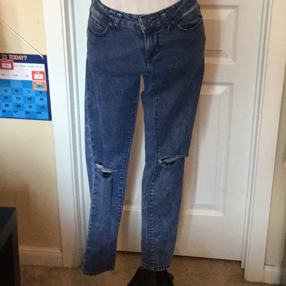 Distressed jeggings